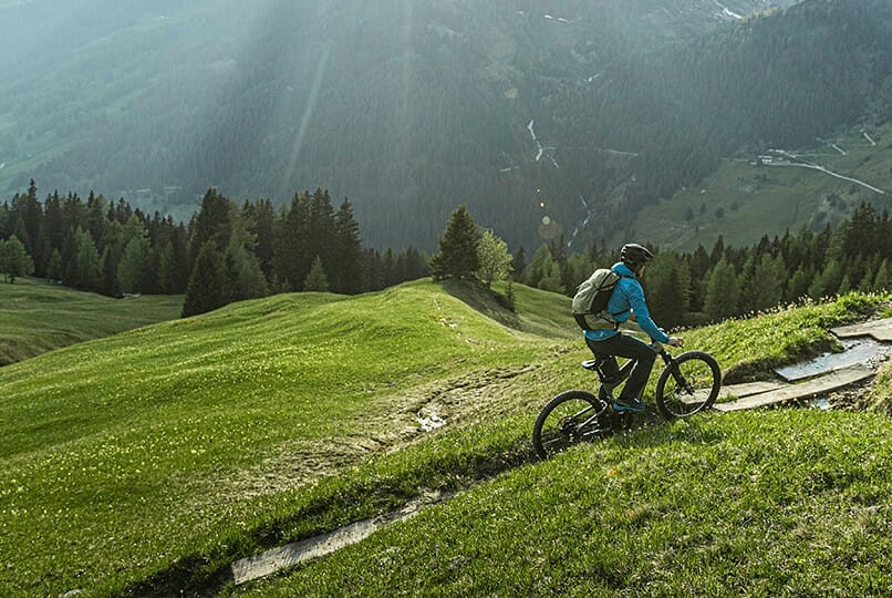 person-on-riese-muller-superdelite-mountain-ebike-in-mountains